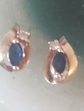 10k Gold Blue Sapphire Teardrop Stud Earrings